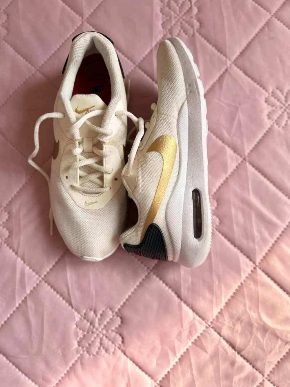 Nike Air Max Oketo Women's 7.5 White Gold Sneakers
